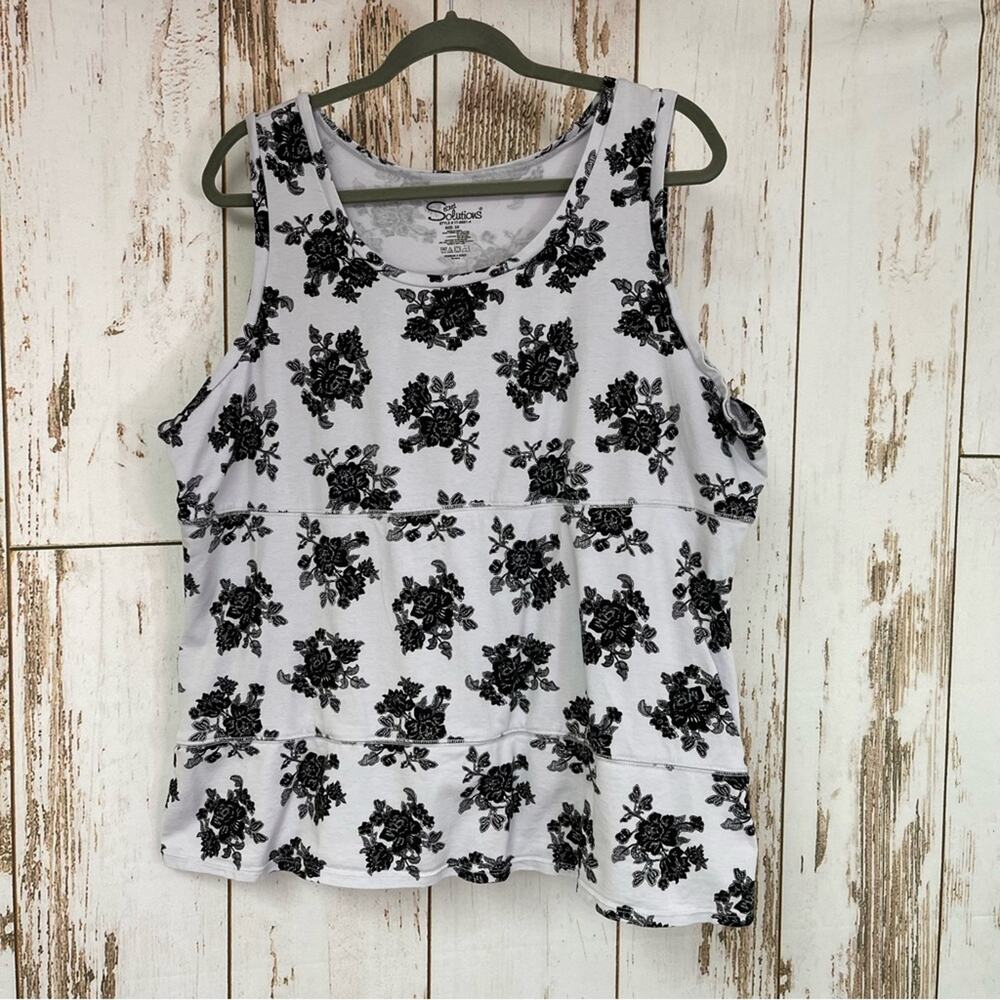Secret Solutions, Slimming Tank Top, Size 3X. Purple Floral. Excellent condition
